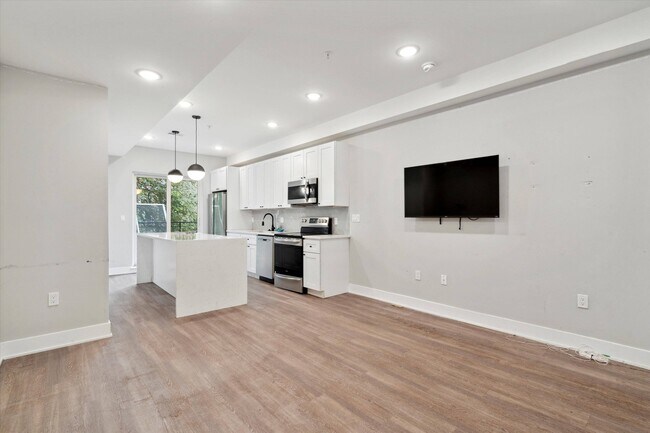 Primary Photo - 1618 N Sydenham St