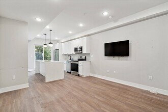 Building Photo - 1618 N Sydenham St