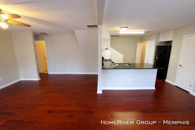 Building Photo - 6923 Parkbrook Ln