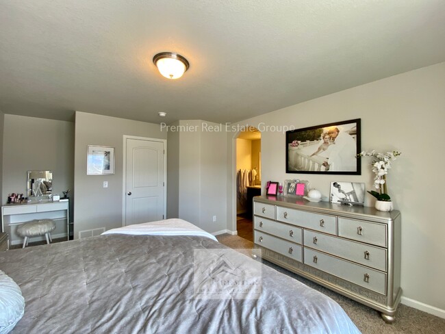 Building Photo - 2122 Birmingham Loop