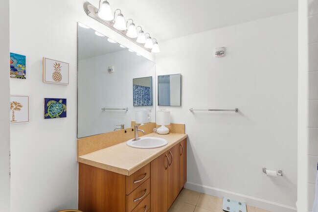 Building Photo - 255 NE 3rd Ave