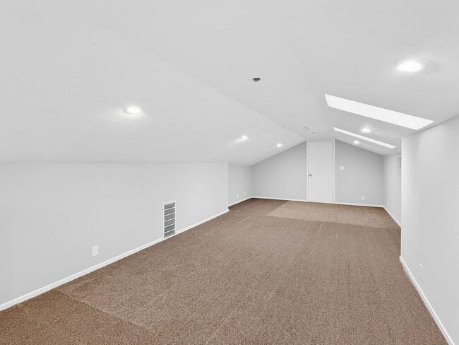 Building Photo - 2800 Roop Rd