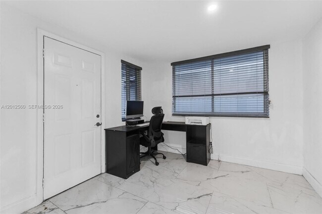 Building Photo - 4530 SW 25th St