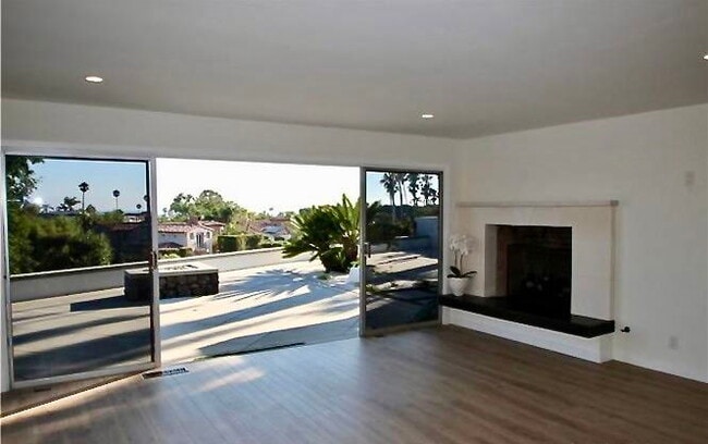 Building Photo - 104 Calle Cita