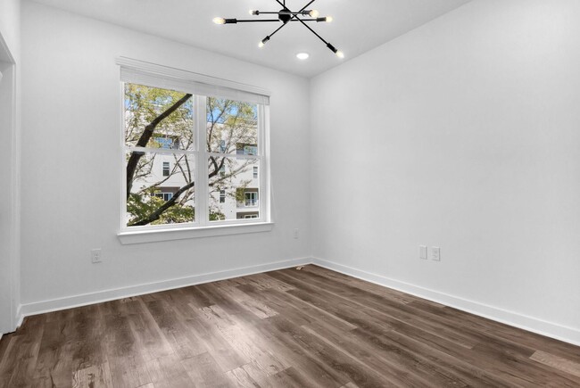 Building Photo - STUNNING MIDTOWN 1BED 1BATH