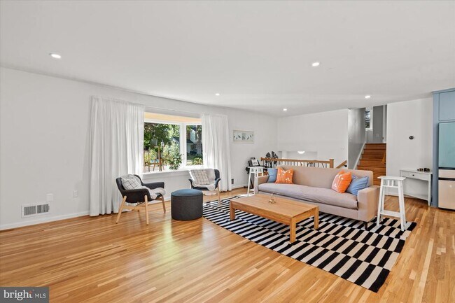 Building Photo - 6123 Beech Tree Dr