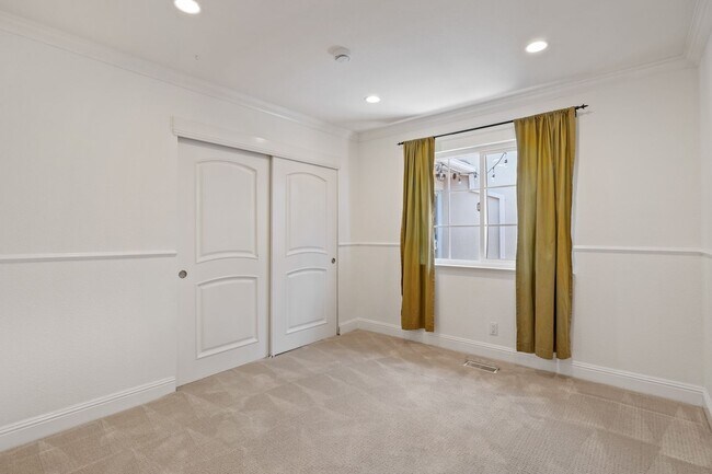 Building Photo - Beautiful home with Campbell schools