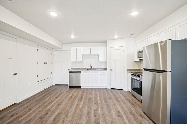 Building Photo - 1090 S 400 W