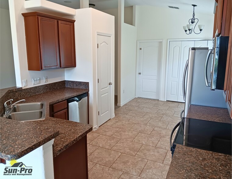 Building Photo - 5346 Peach Blossom Blvd