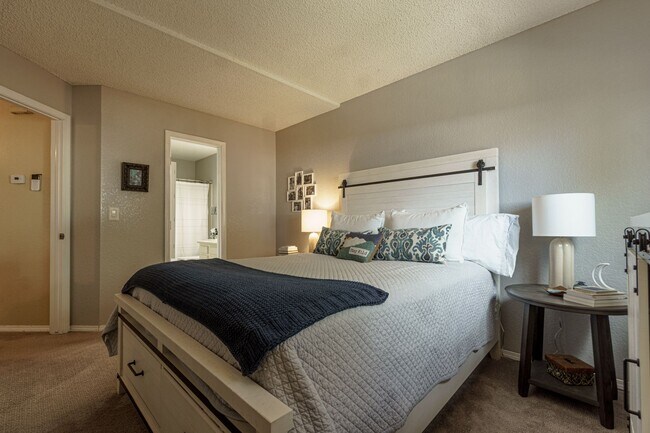 Building Photo - Briargate home on Chancellor for rent!