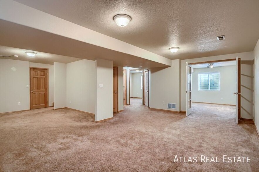 Building Photo - 4827 Ardley Dr