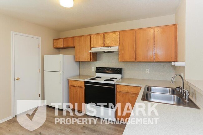 Building Photo - 4403 B Abigail