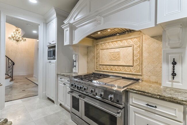 Building Photo - 15 W Shady Ln