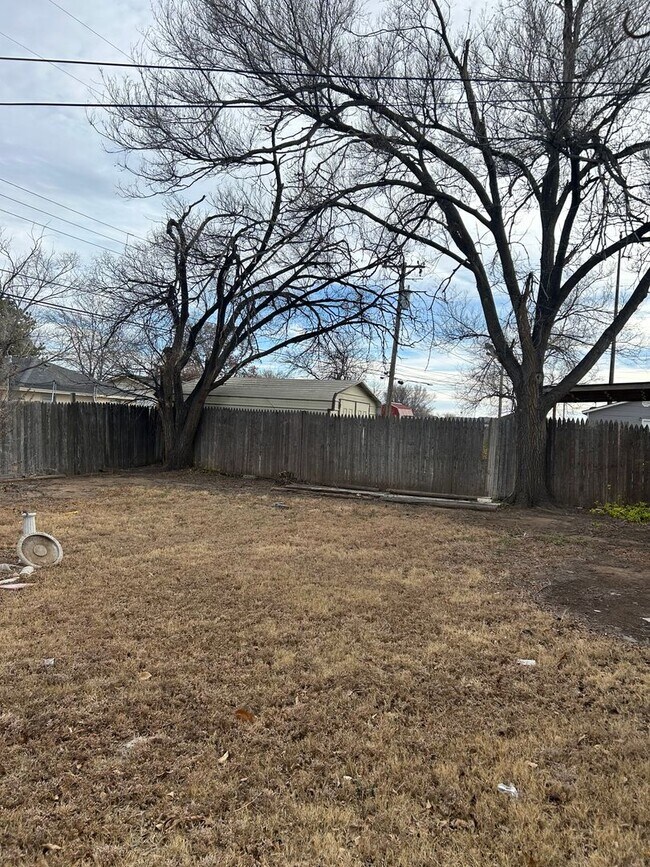Building Photo - Super cute, Southlawn cutie!