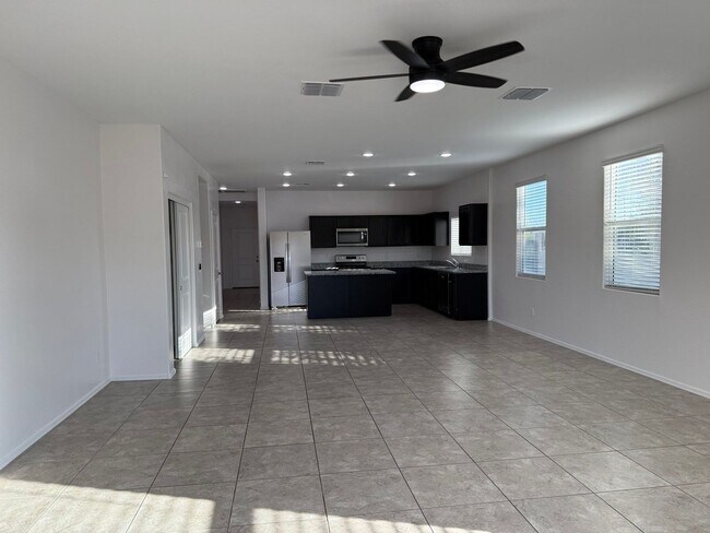 Building Photo - 1086 W Avalon Canyon Dr