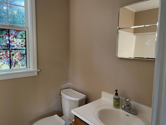 Building Photo - 847 Westover Dr