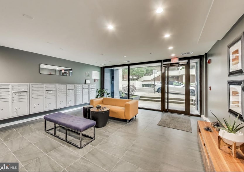 Building Photo - 700 Roeder Rd