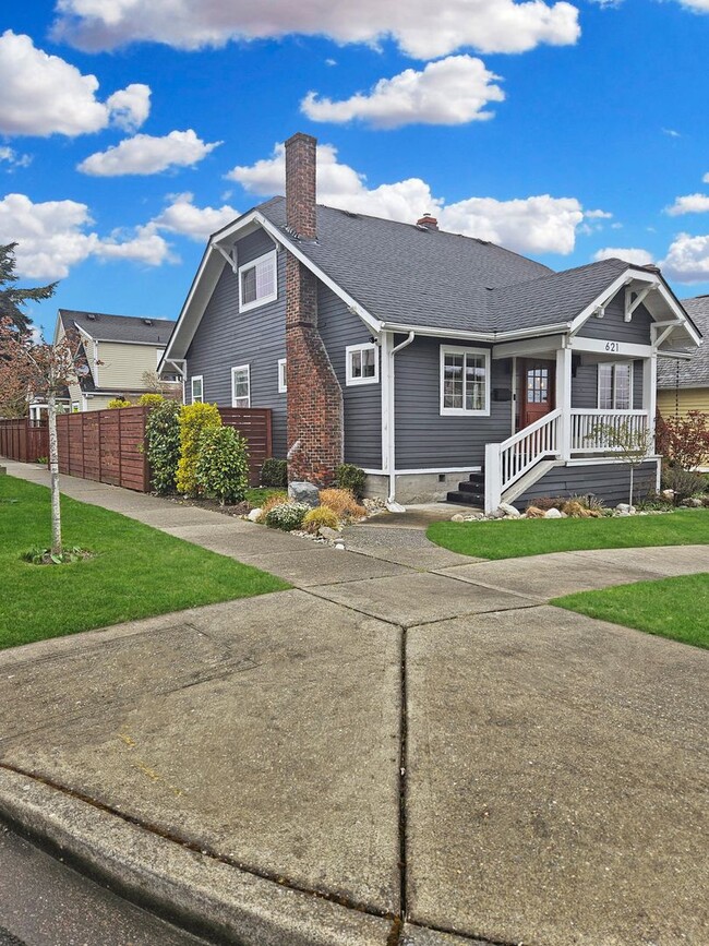 Building Photo - Old Town Tacoma 3bed/2.5 bath Craftsman Home