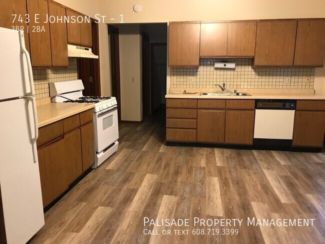 Building Photo - 743 E Johnson St