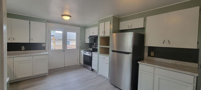 Building Photo - Downstairs unit @1034 NE Davis St - Lowere...
