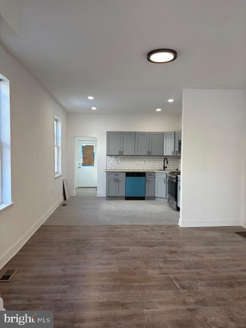 Building Photo - 1811 E Airdrie St