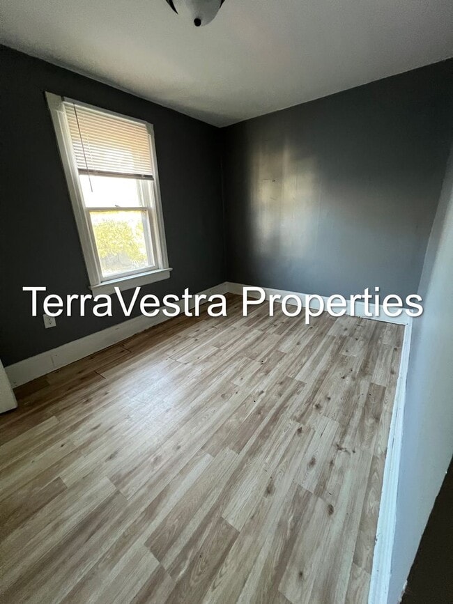 Building Photo - 3 Bed Single Family in Paulsboro! Eligible...