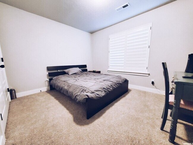 Building Photo - Beautiful 4 Bedroom Home, Bluffdale, 2827 sq ft,  Updated!