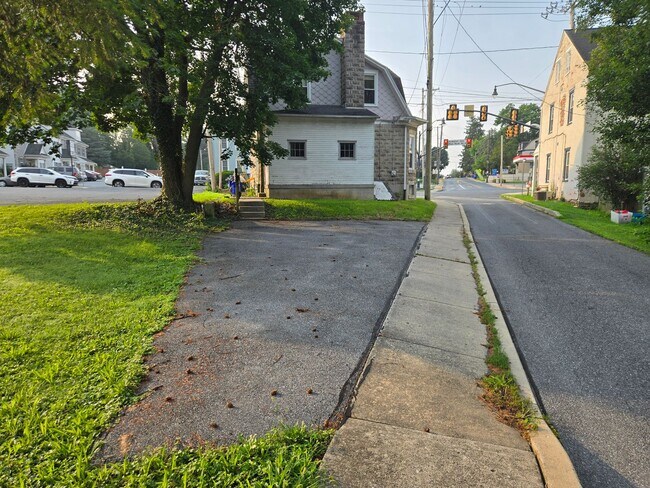 Building Photo - 1 Manor Ave