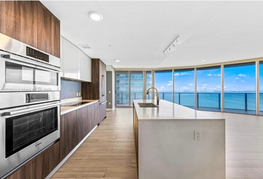 Building Photo - 488 NE 18th St