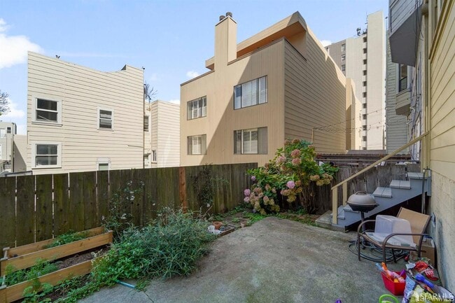 Building Photo - 928 Greenwich St