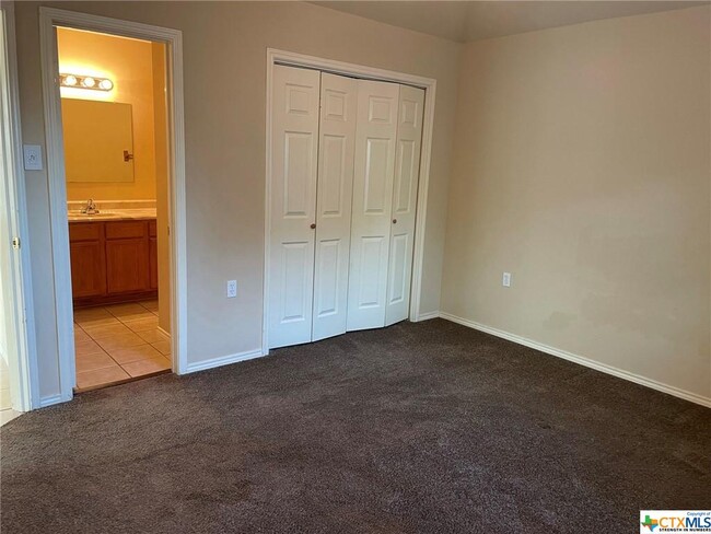 Building Photo - 351 S Water Ln