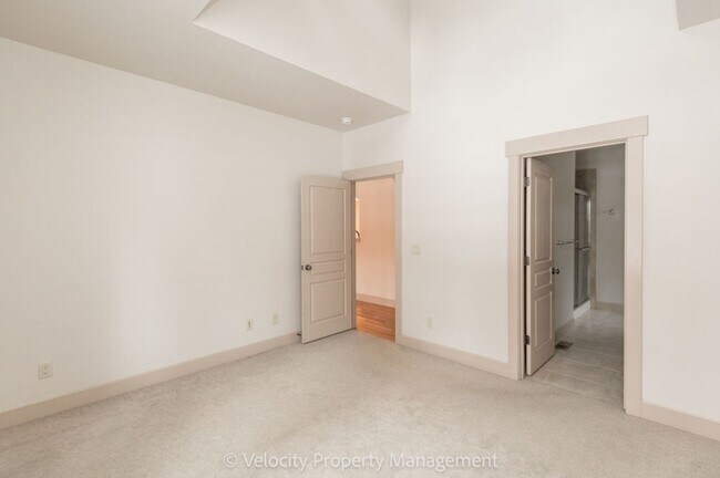 Building Photo - 2469 NW Sacagawea Ln