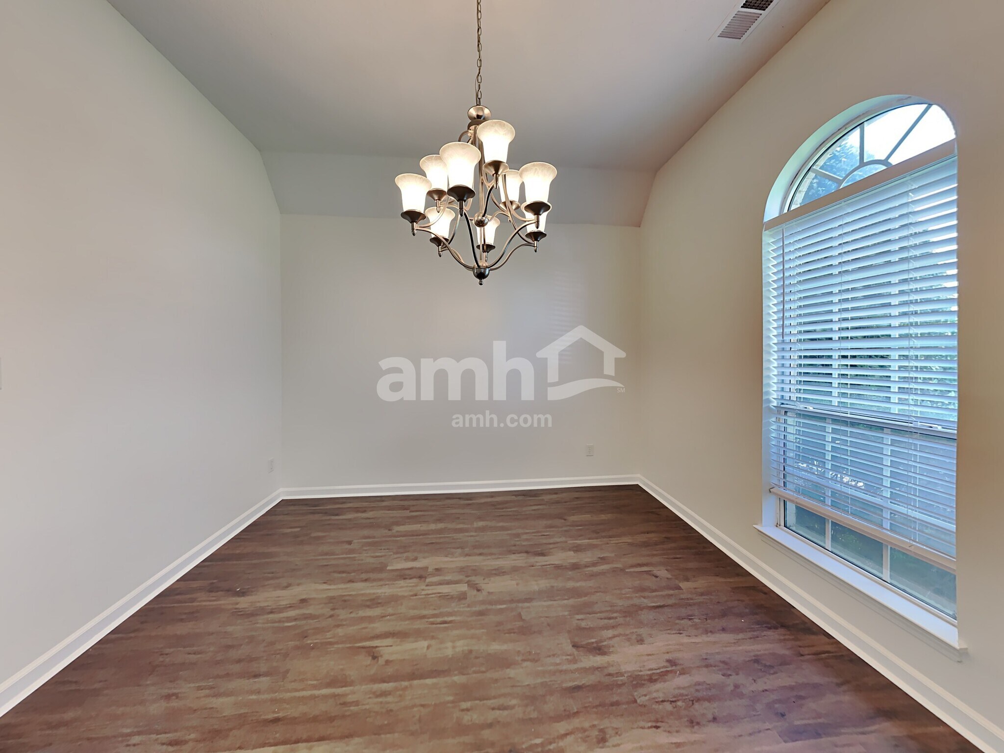 Building Photo - 8014 New Castle Cv