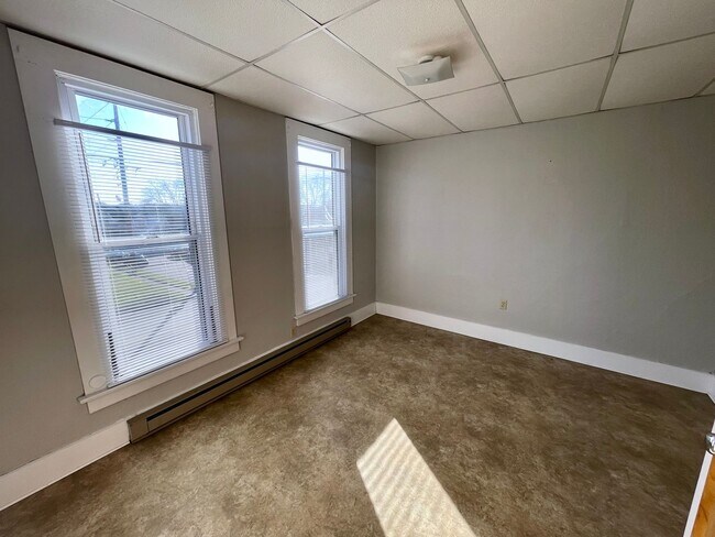 Building Photo - 301 E Main St