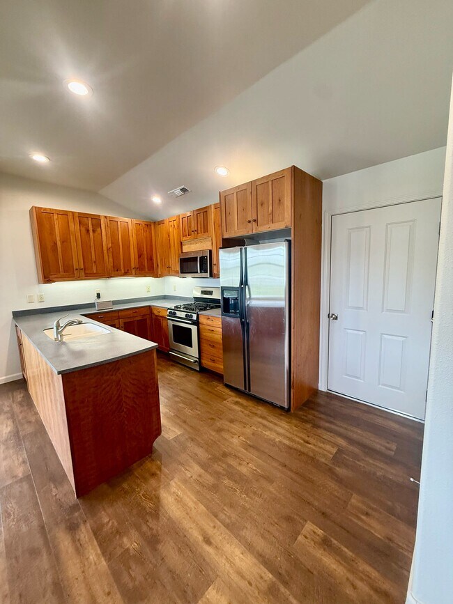 Building Photo - 16083 Indian Springs Ranch Rd