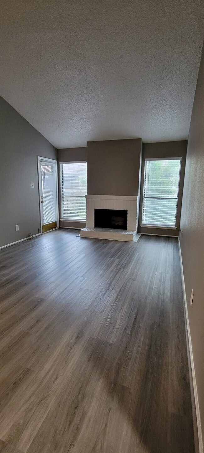 Building Photo - 10053 Westpark Dr