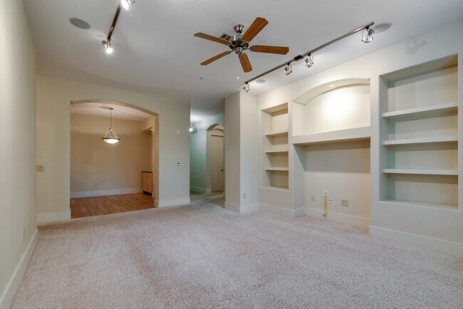 Building Photo - Green Hills/Belmont 2-Bed/2-Bath w/ Garage!