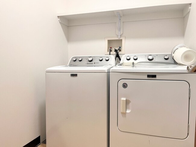 Building Photo - 210 Ellicott St