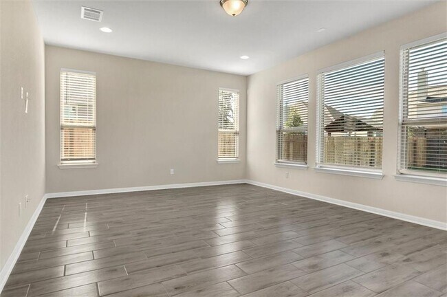 Building Photo - 704 Olive Creek Dr