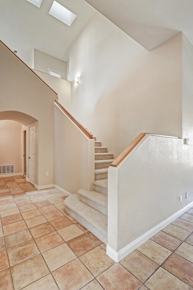 Building Photo - 8415 Disney Pl NE