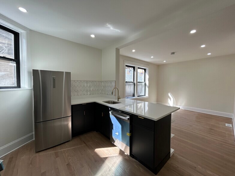 Primary Photo - 4636 N Hamilton Ave