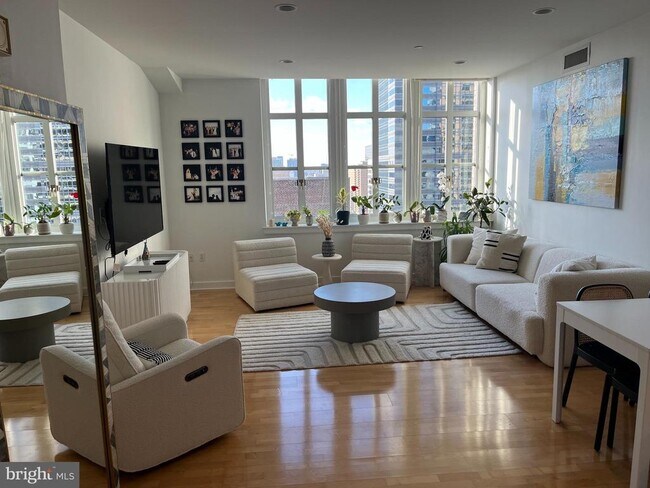 Building Photo - 111 S 15th St