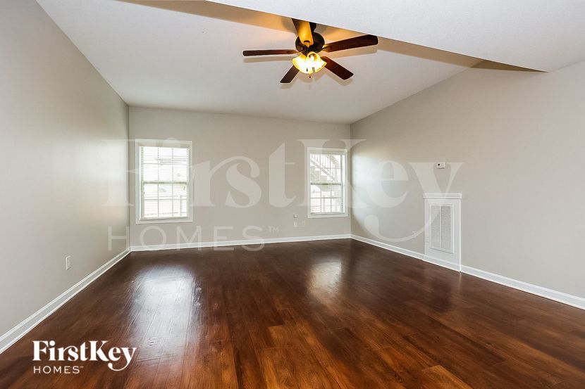 Building Photo - 698 Ellie Nat Dr