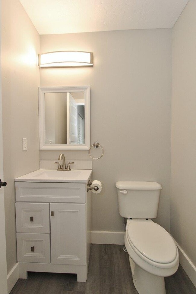 Building Photo - 402 Hazel Ave