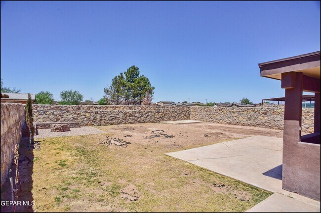 Building Photo - 703 Joe Rodriguez Dr