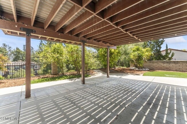 Building Photo - 4 bed, 2 1/2 bath home in the Racquet Club...