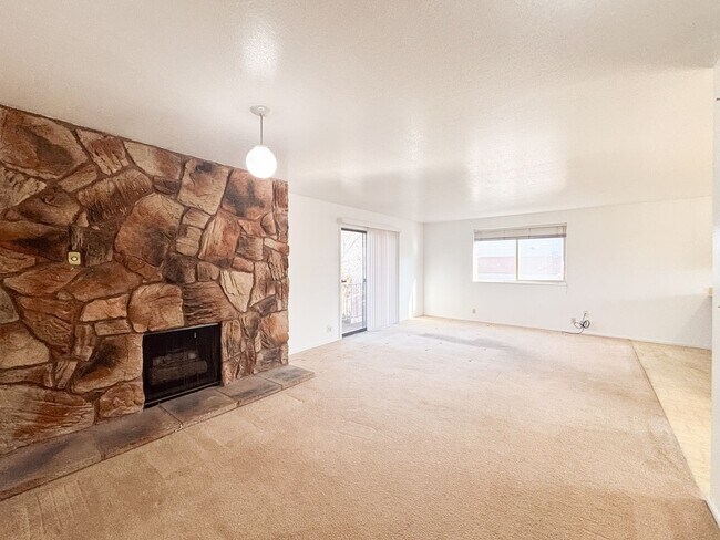 Building Photo - Cozy 2BR 1BA Home w/ Fireplace + 1 Car Garage + Fenced Yard in Sugar House