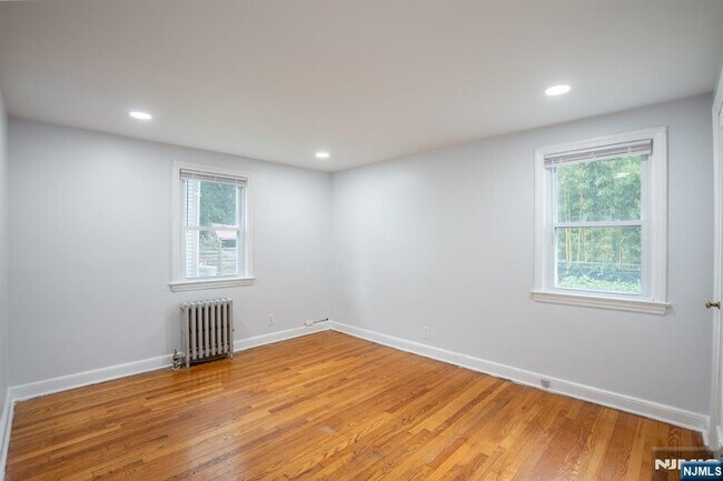 Building Photo - 18 7th St