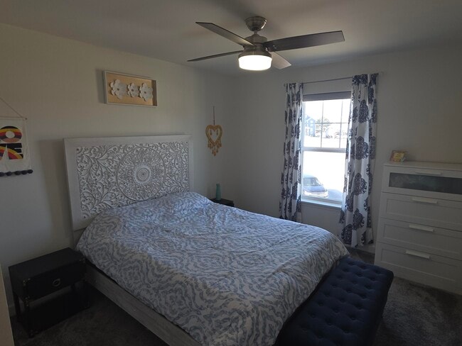 Building Photo - W240N5649 Holly Ct