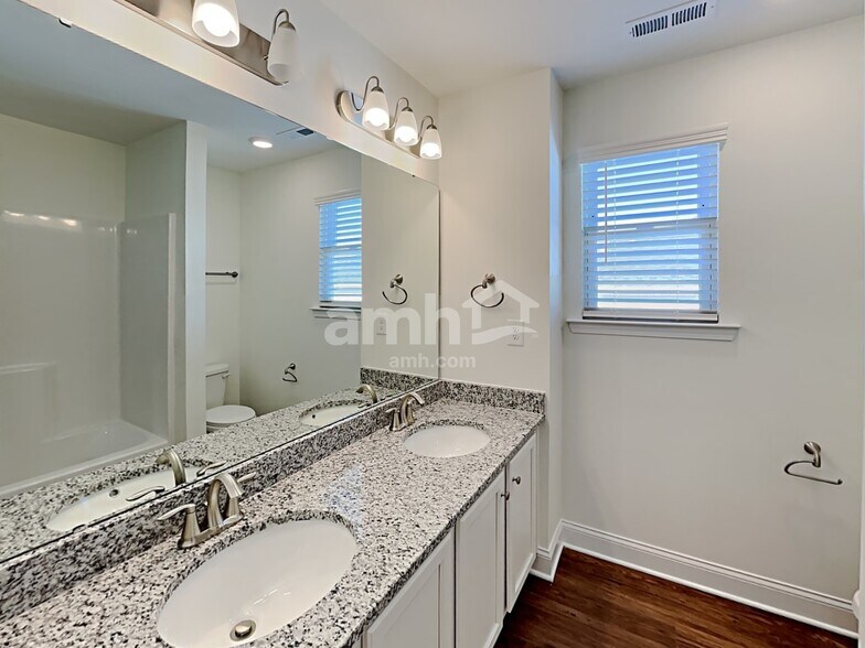 Building Photo - 9193 Henley Ave